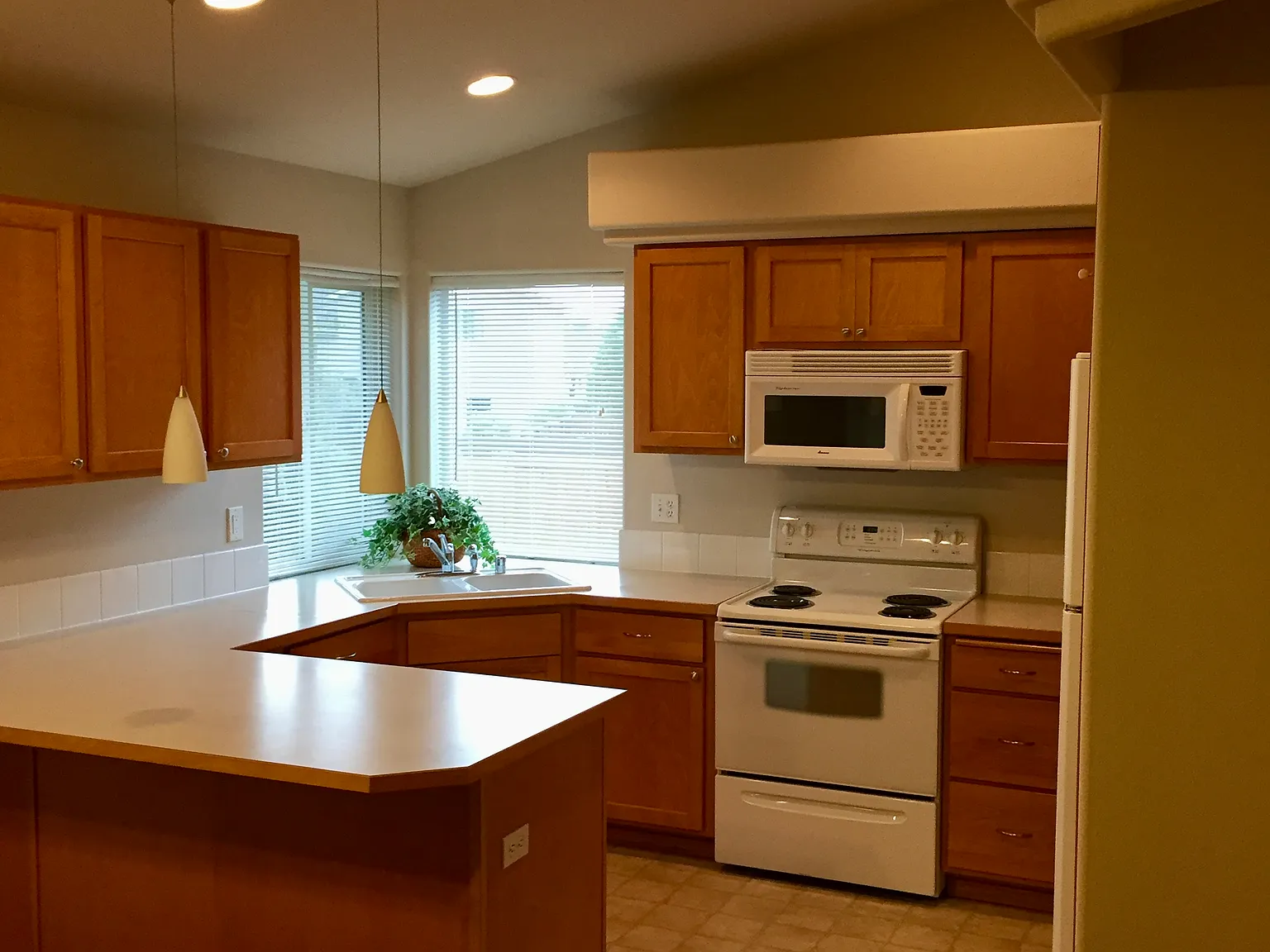 3 bed, 2.5 bath, 2250 sqft, $2,850 — Photo 4
