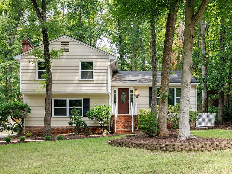 10120 Idlebrook Dr — Photo 1