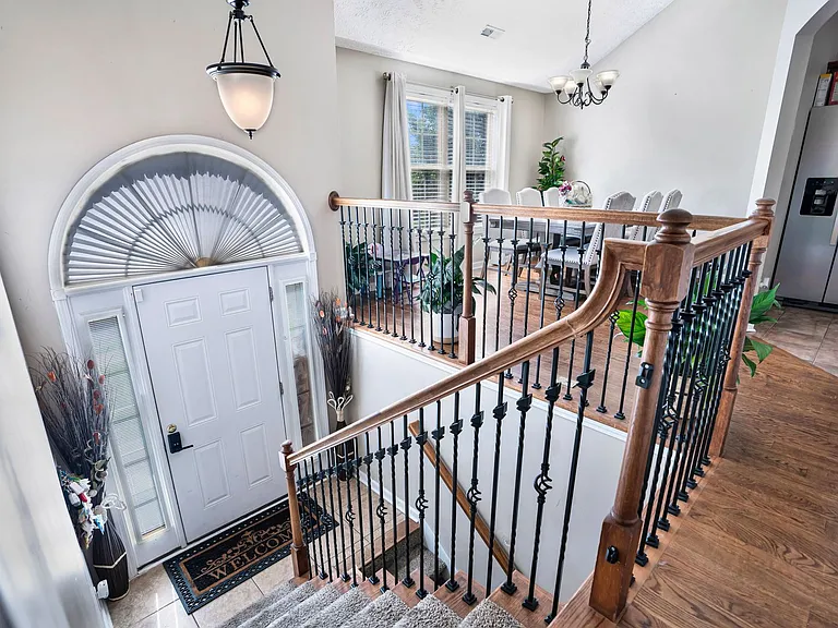 1213 Chinook Cir — Photo 3