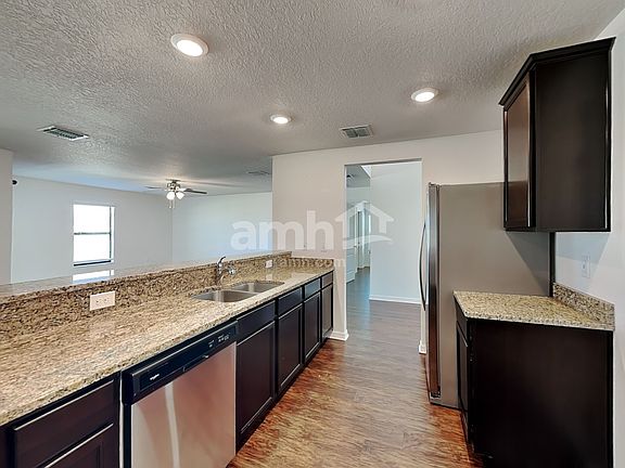 4th image of 818 Chatham Walk Dr
