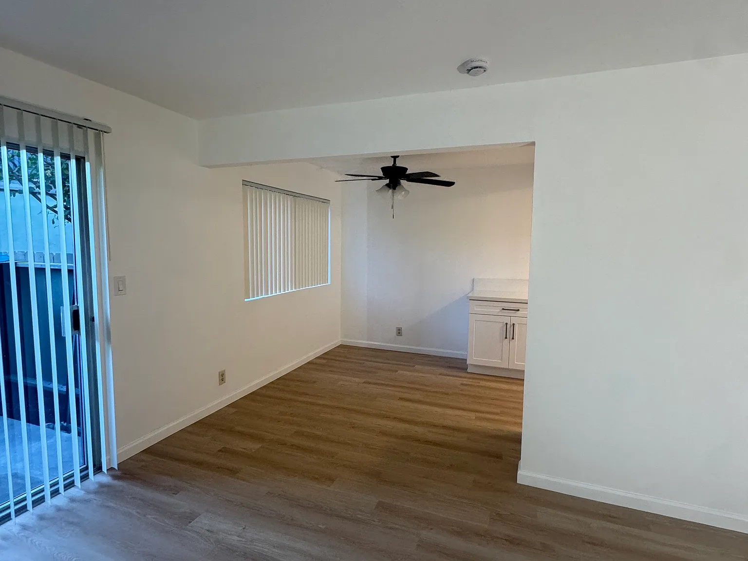E La Palma Ave, Anaheim — Photo 4
