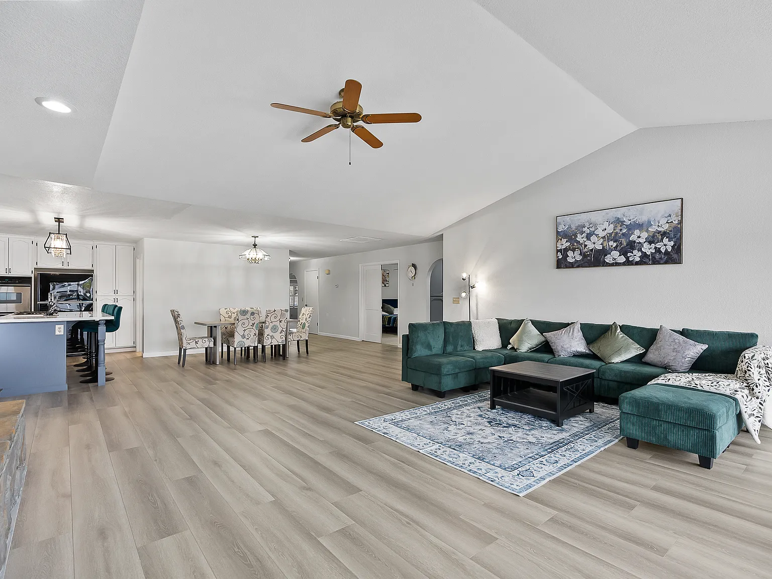 4 bed, 2282 sqft, $7,200 — Photo 4