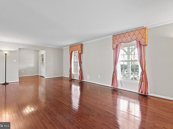5th image of 3252 Kinross Cir