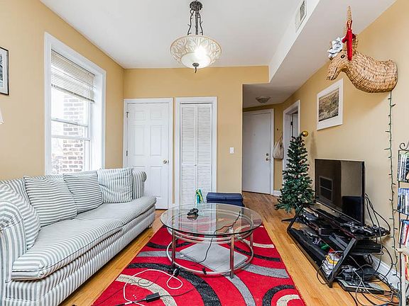 3rd image of 6721 N Lakewood Ave APT 3N