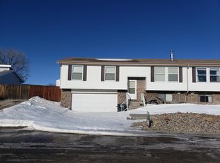 1370 Riverbend Dr, Douglas, WY 82633