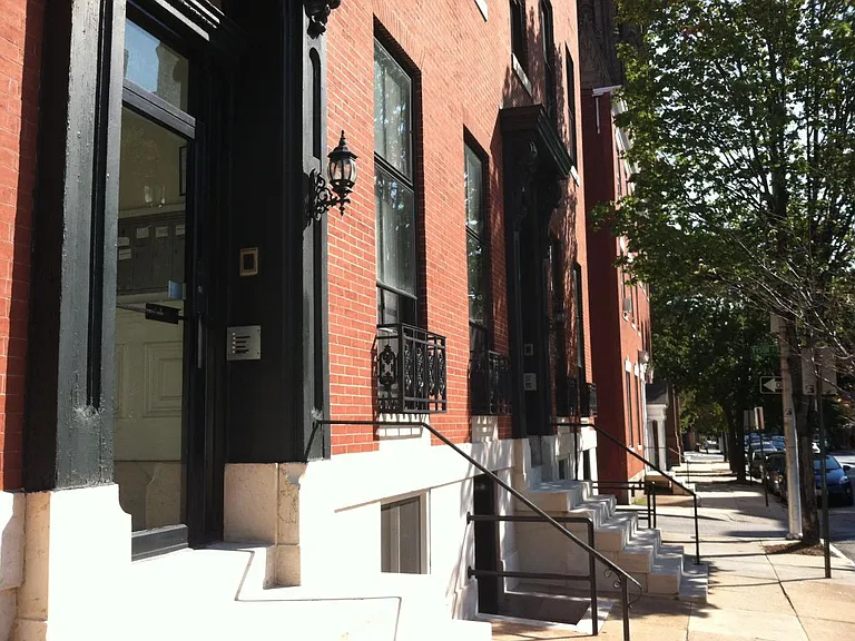 216 W Madison St #2R — Photo 14