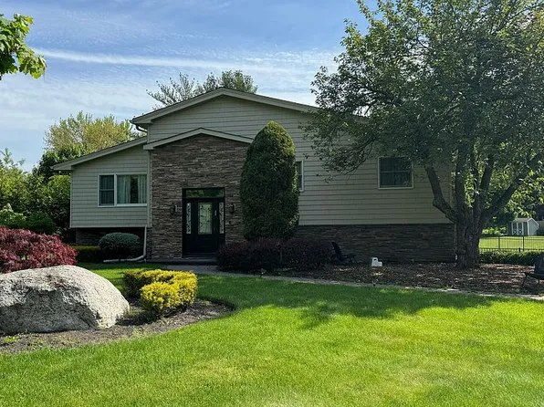 4 Spring Rock Pl, Spring Valley, NY 10977