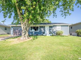 223 N Rowe Ln, Walcott, IA 52773