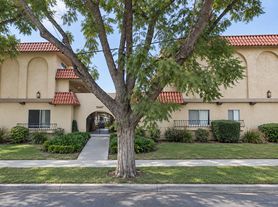 Broadway - 11447, 2 beds  1.5 baths (1000 sqft)