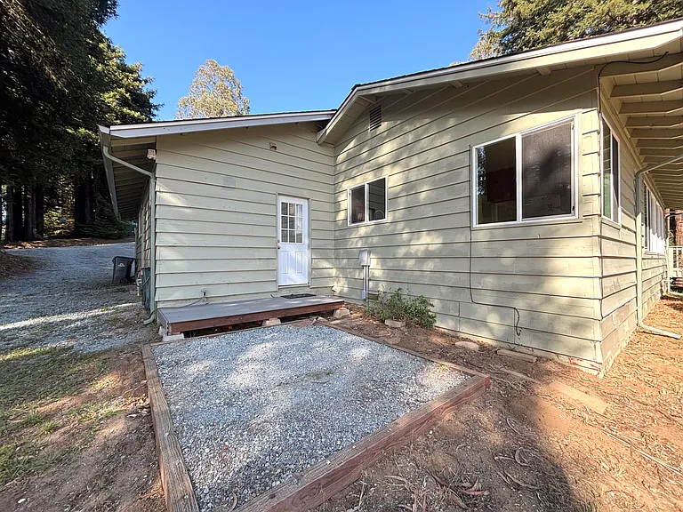 221 Gillette Rd — Photo 28