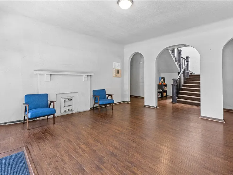 Madison Apartments — Photo 2