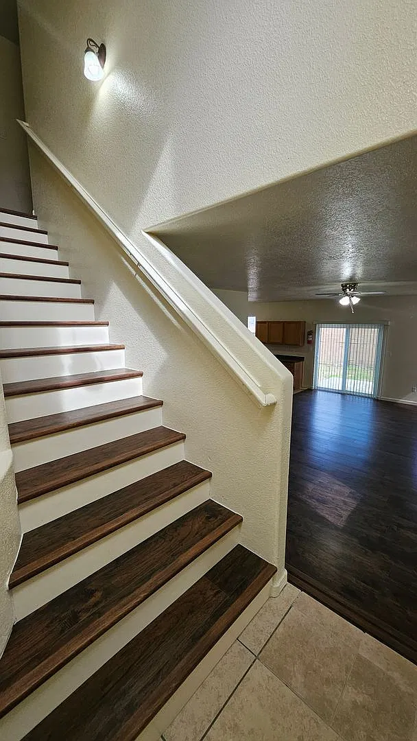 4 Bed 2.5 Bath — Photo 4