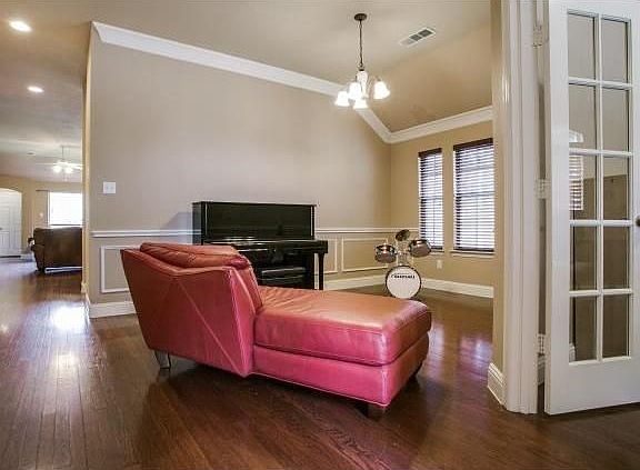 5th image of 6893 Shoreview Dr
