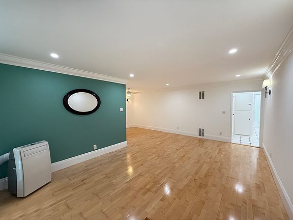 3rd image of 8576 Holloway Dr #3