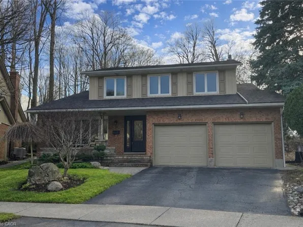 29 Muskoka Ct, Kitchener, ON N2B 3M2