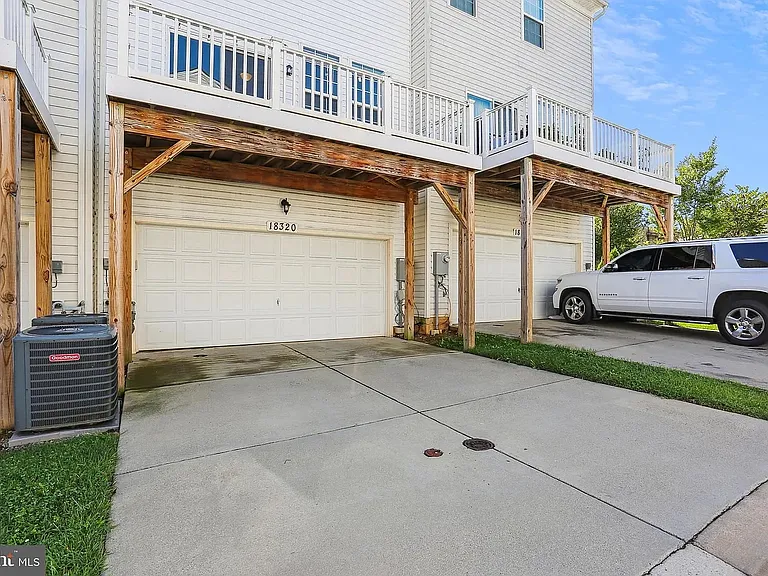 18320 Woodhouse Ln — Photo 35