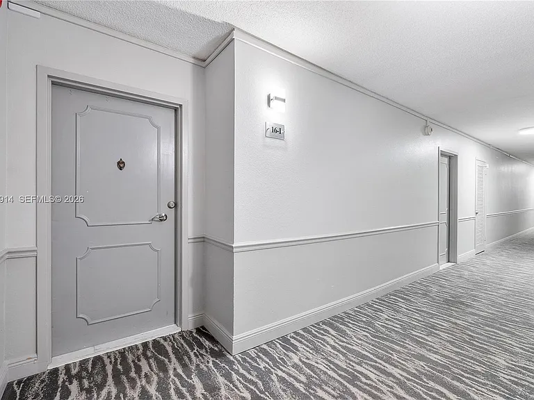 336 N Birch Rd #PENTHOUSE — Photo 32