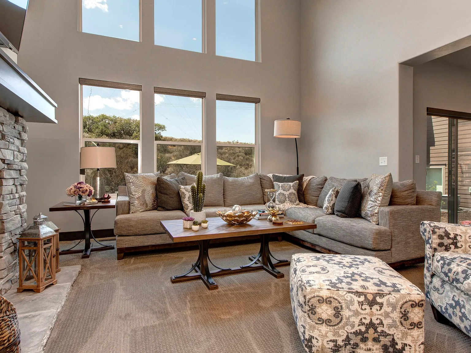 1185 W Abigail Dr — Photo 2