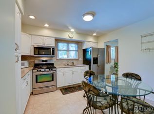 6 Susan Pl, Edison, NJ 08817