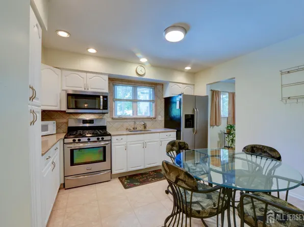 6 Susan Pl, Edison, NJ 08817