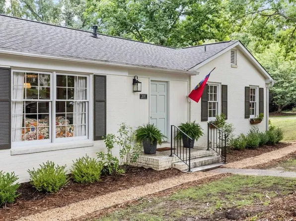 200 Northclift Dr, Raleigh, NC 27609