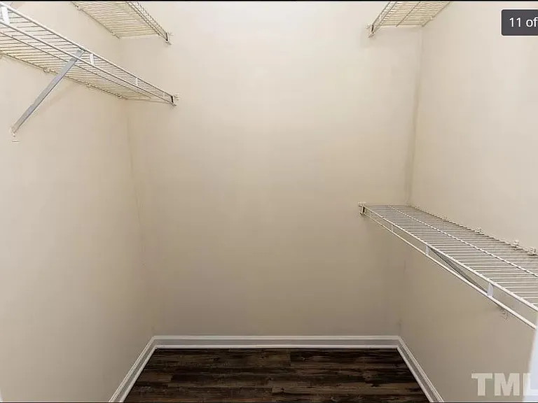 2128 Walnut Bluffs Ln — Photo 12