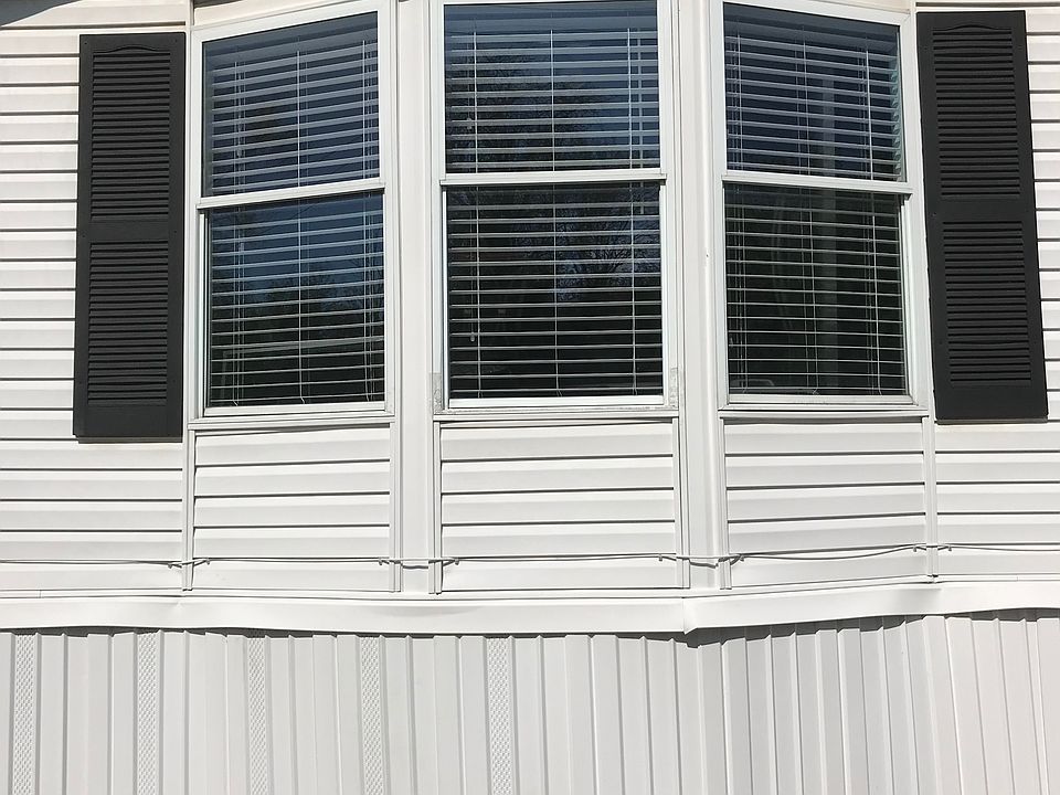 1st image of 28 Woodland Dr