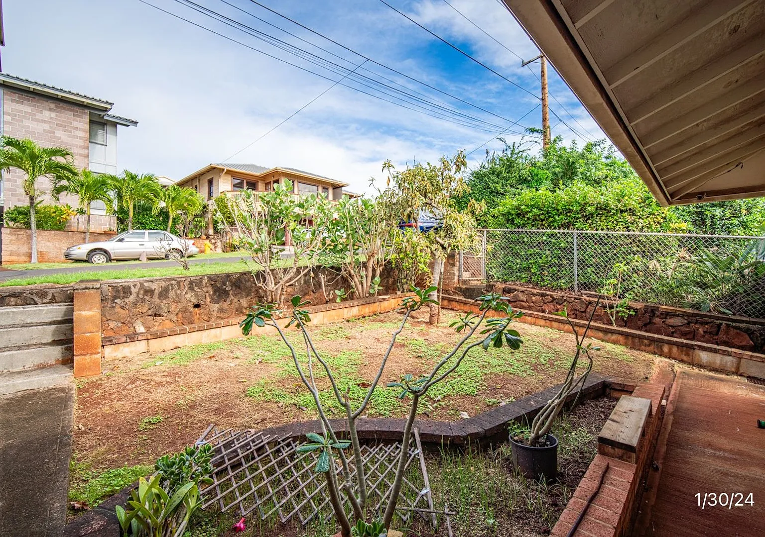 Rarely Available 4 BD/2 BA Home in Aiea — Photo 4
