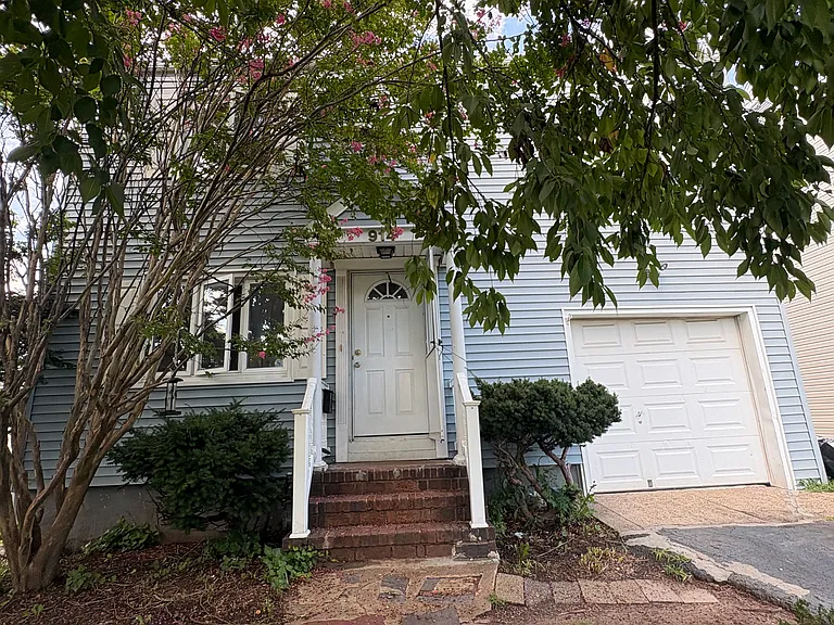 914 Miltonia St — Photo 3