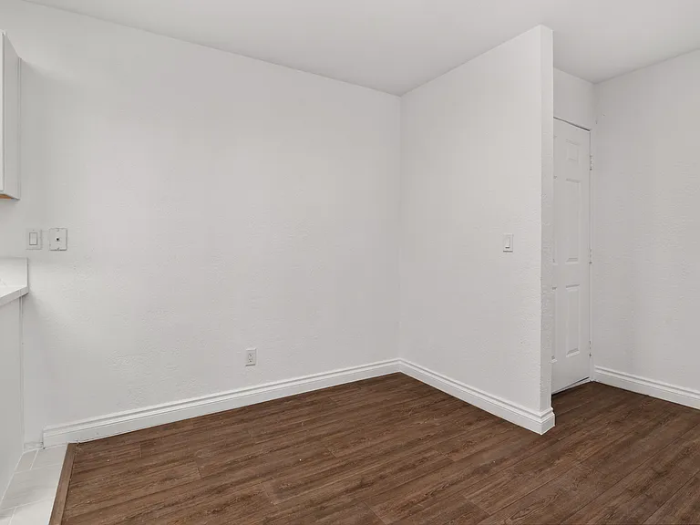 240 W Lincoln Ave W #16 — Photo 5