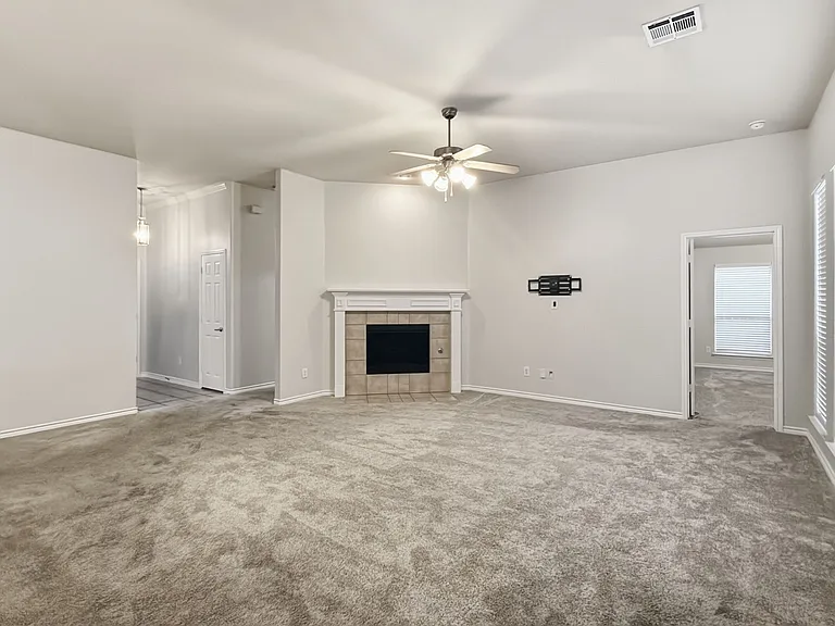 1632 Balboa Ln — Photo 4