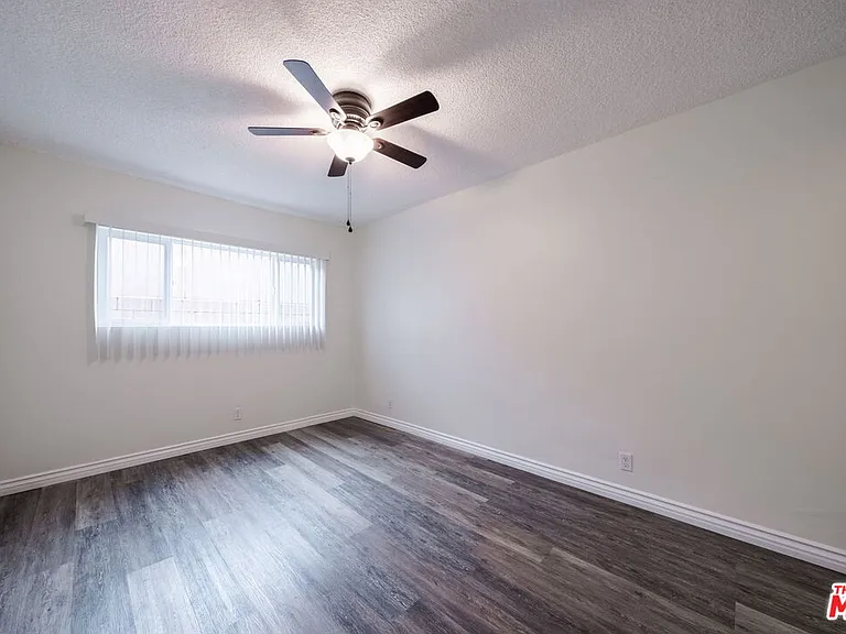 13343 Victory Blvd #4 — Photo 9