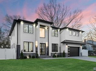 72 Jay Dr, Paramus, NJ 07652