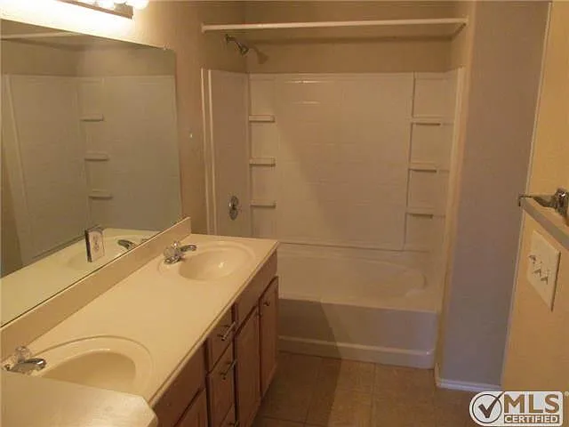 1139 Landon Ln — Photo 12