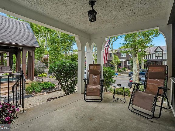 4th image of 3427 W Queen Ln