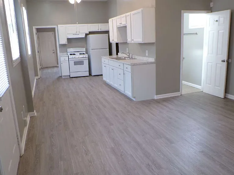2508 Elliott Ave — Photo 7