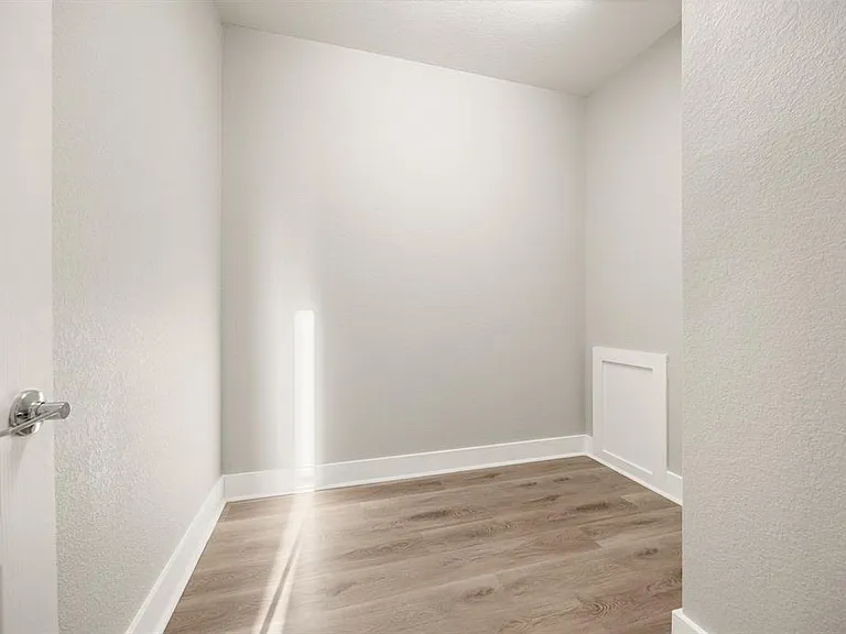 1501 Roseburg Dr — Photo 27