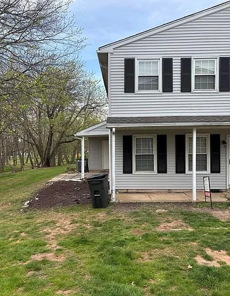 241 Washington Pl — Photo 2
