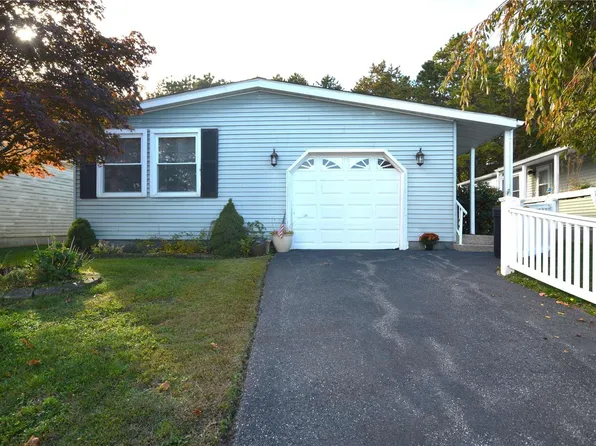 73 W Village Circle #73, Manorville, NY 11949