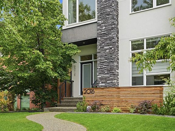 2nd image of 2016 S 31st Ave SW