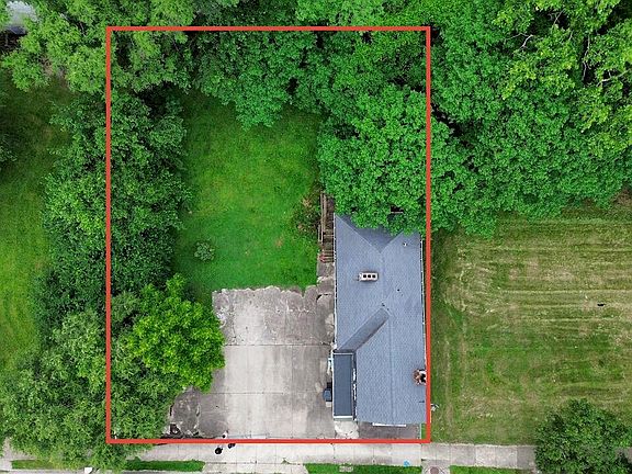 5th image of 319 Pleasant St