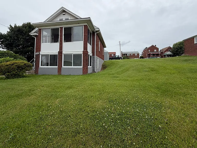 871 Horton St — Photo 10