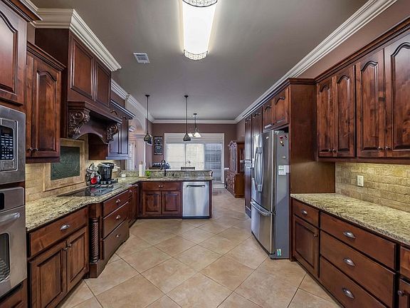 LOTS OF GRANITE COUNTERS 