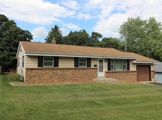 406 W Hilltop Trl, Fort Atkinson, WI 53538