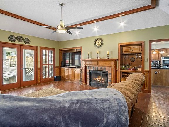 3rd image of 3112 Wellborne Dr E