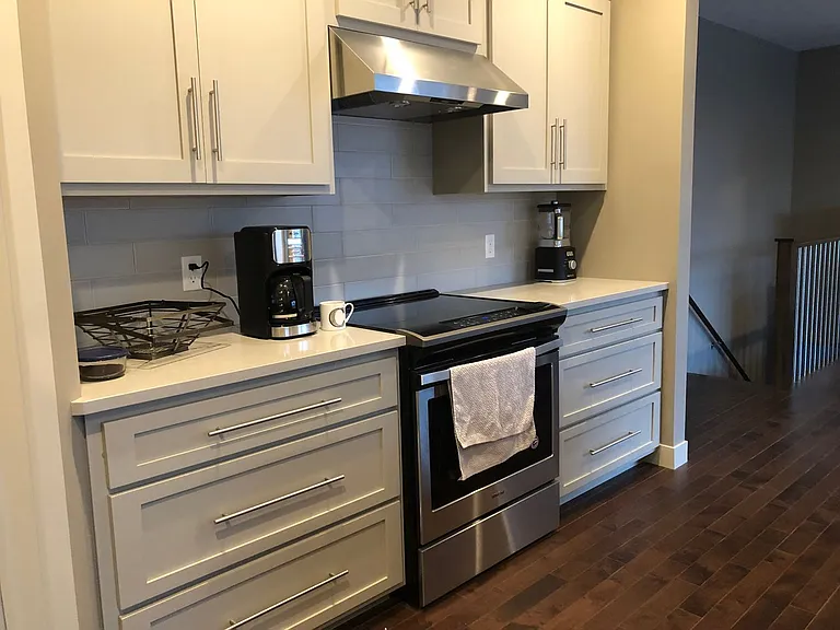 1916 Spruce Meadows Dr SE — Photo 4