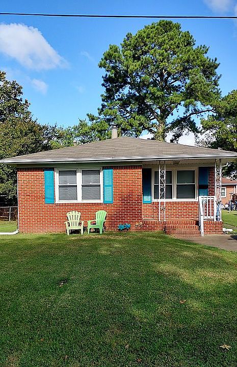 1st image of 720 Leonard Ave