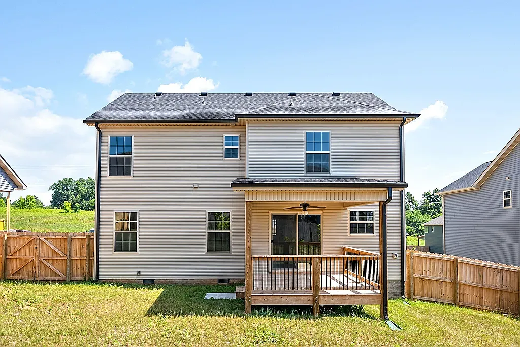 4 bed, 2.5 bath, 2140 sqft, $2,450 — Photo 2