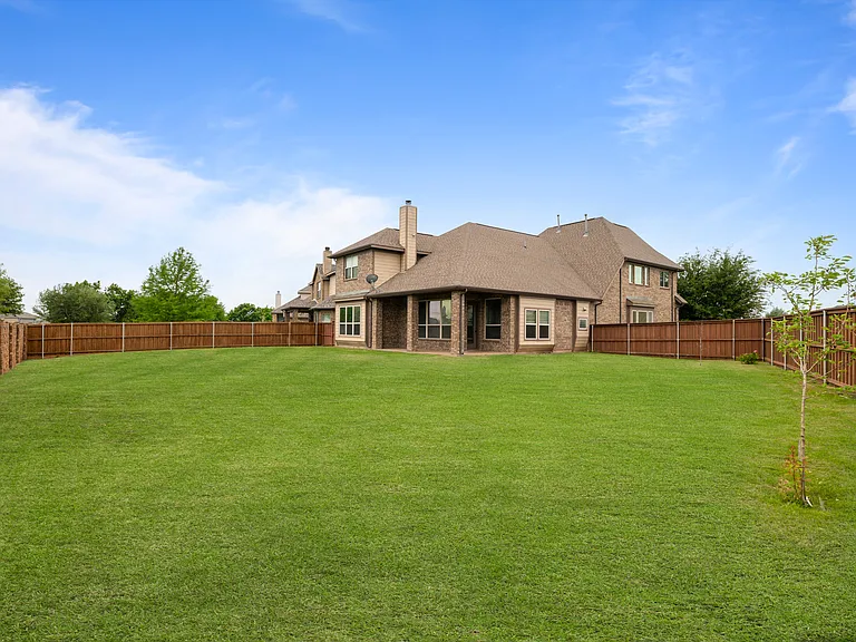 1040 Edgefield Ln — Photo 24