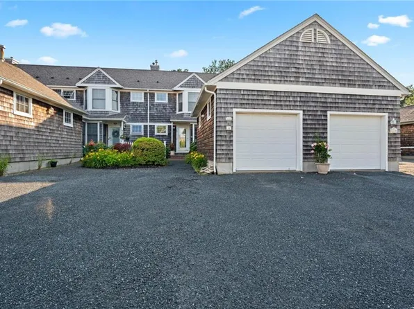 32 Fox Dr, Narragansett, RI 02882